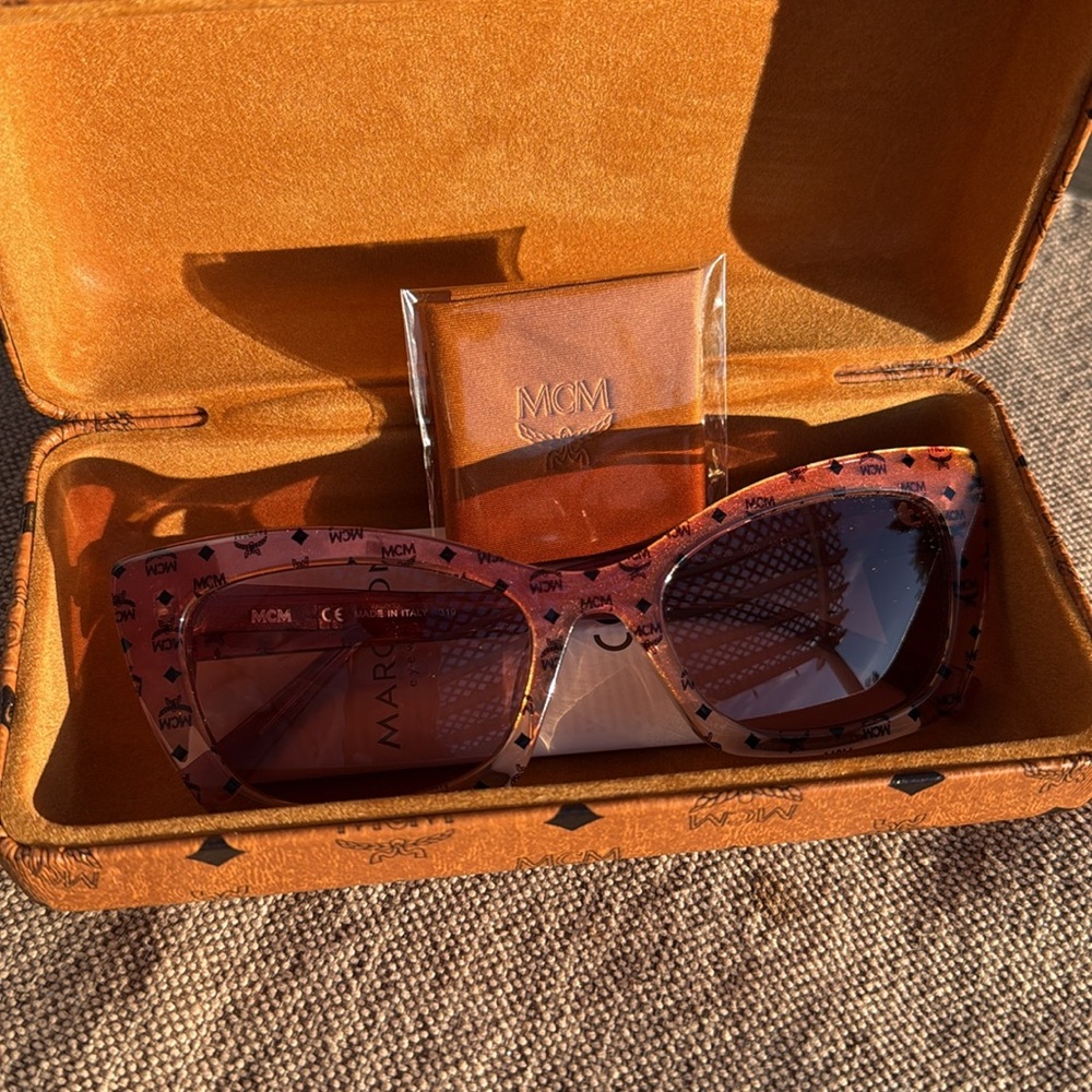 MCM 682S Cat Eye Sunglasses – Rose/Honey Pink – Designer Luxury Eyewear - Picture 16 of 16